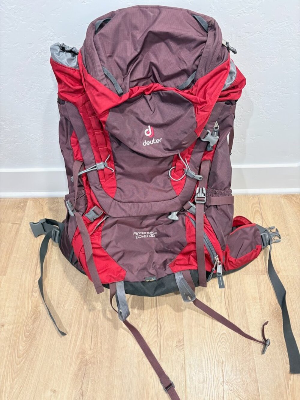 Deuter Aircontact 60+10 SL Women's Backpacking Pack - Like New